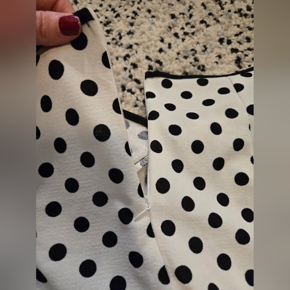 Retro White Skirt with Black polka dots and trim. Zip back. Size M/L - Picture 4 of 7